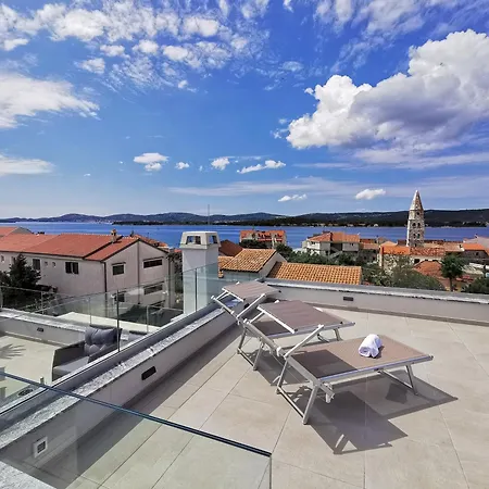 1 Stella Deluxe With A Heated Swimming Pool, Jacuzzi, Sauna&bbq Turanj